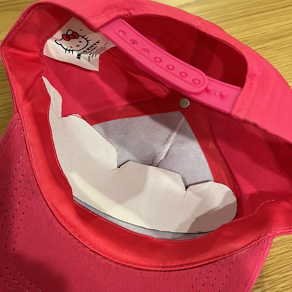 Hello kitty hat - Picture 3 of 7